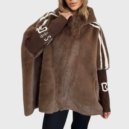 Modelo con chaqueta de mujer Sofia | Horizoncor México