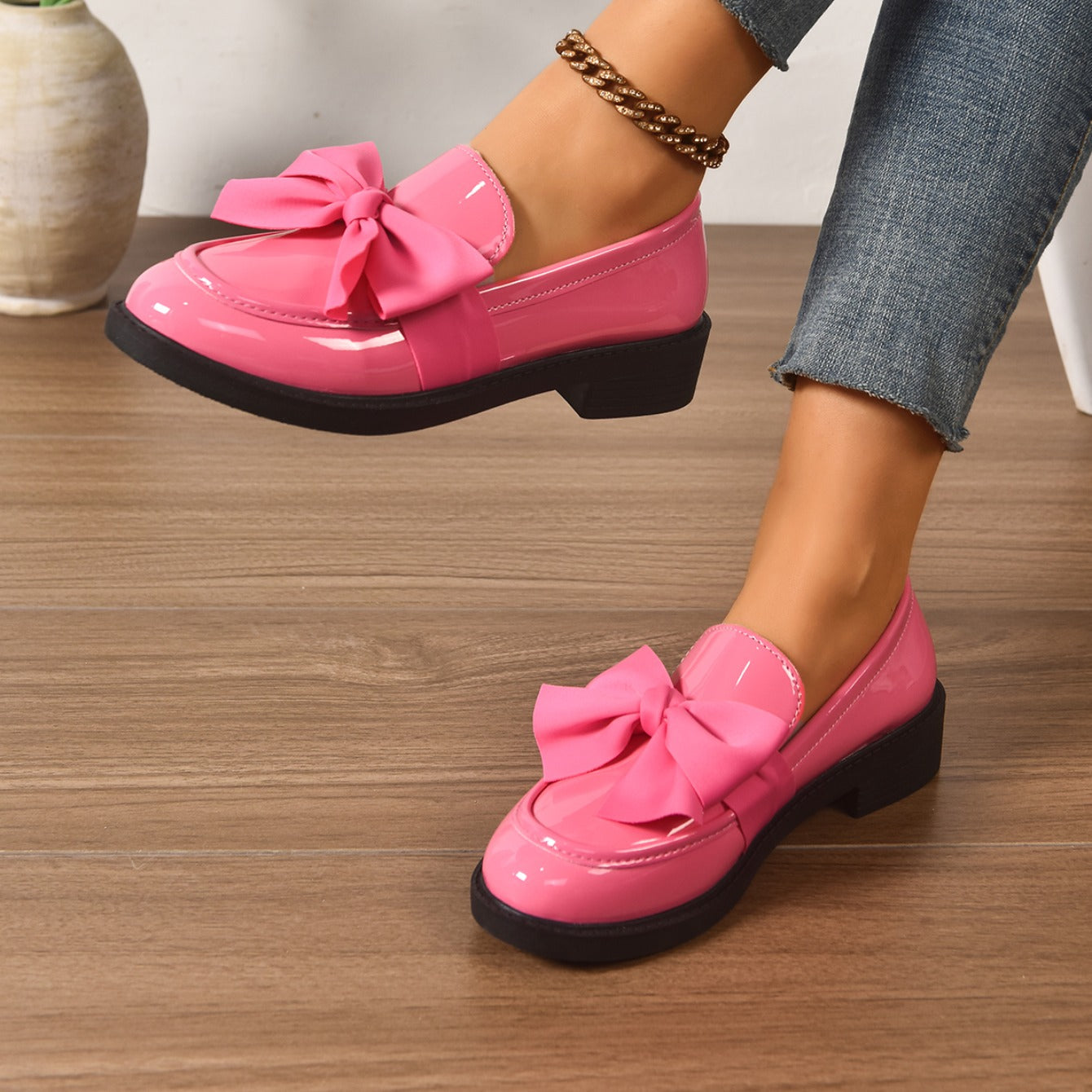 Modelo con botas vaqueras Aroya | Horizoncor México