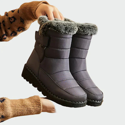 Modelo con botas mujer Norda | Horizoncor México