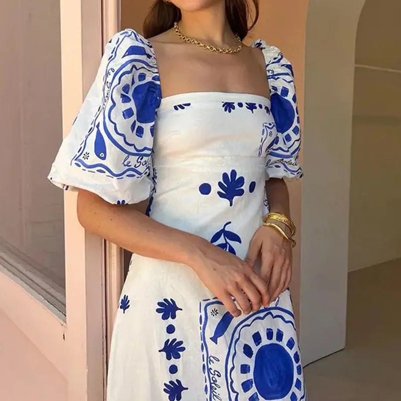 Modelo con vestido corto elegante Costa Serena | Horizoncor México