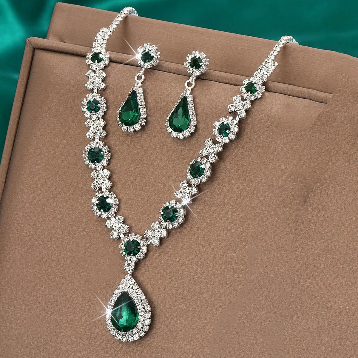 Modelo con conjunto elegante para dama Véra | Horizoncor México