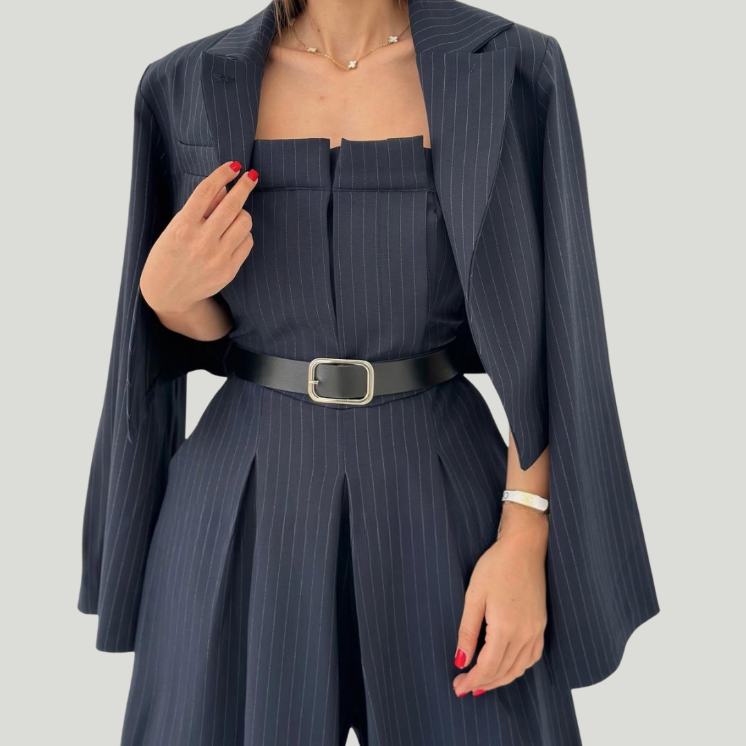 Modelo con conjunto elegante para dama Julia | Horizoncor México