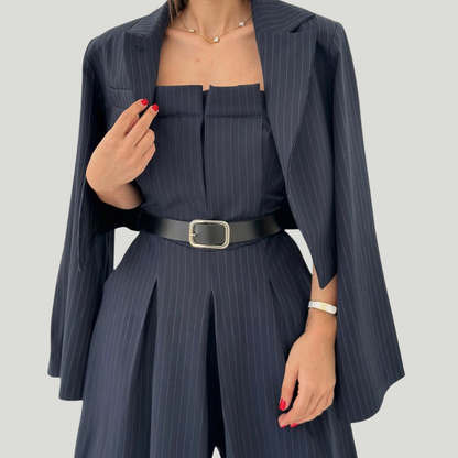 Modelo con conjunto elegante para dama Julia | Horizoncor México