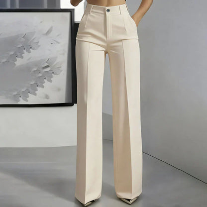 Modelo con pantalones de mujer Eddi | Horizoncor México