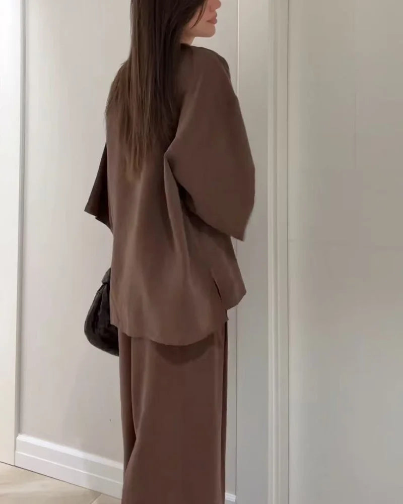 Detalle conjunto elegante para dama Sicilia – vista frontal | Horizoncor