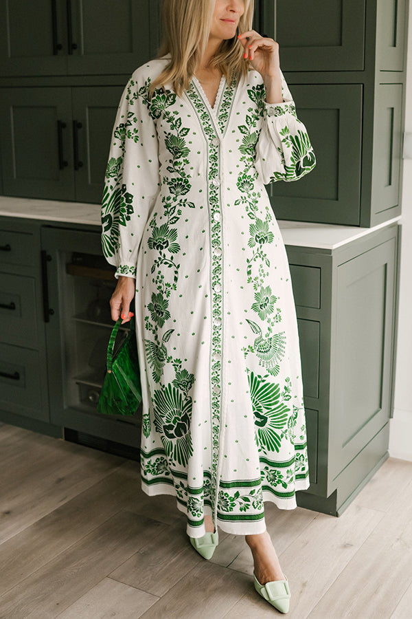 Modelo con vestido midi elegante Himalaya | Horizoncor México