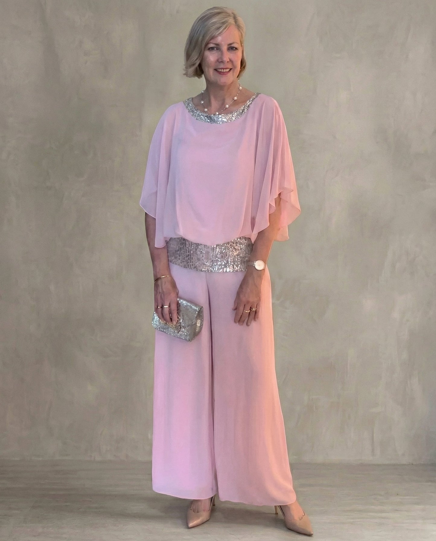 Detalle conjunto elegante para dama Ember  Conjunto elegante de dos piezas – vista frontal | Horizoncor