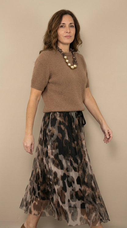 Detalle conjunto de falda y blusa Savanna – vista frontal | Horizoncor
