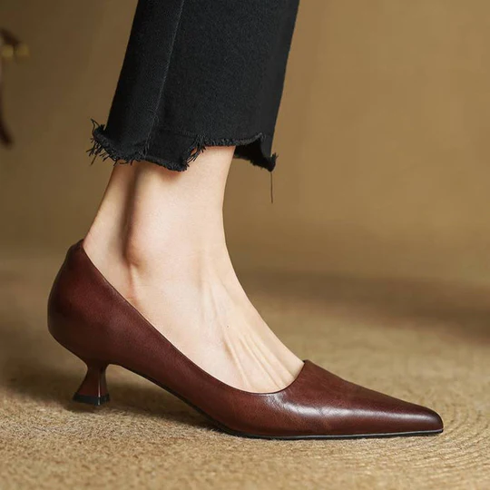 Detalle tacones mujer Alovi Escote – vista frontal | Horizoncor