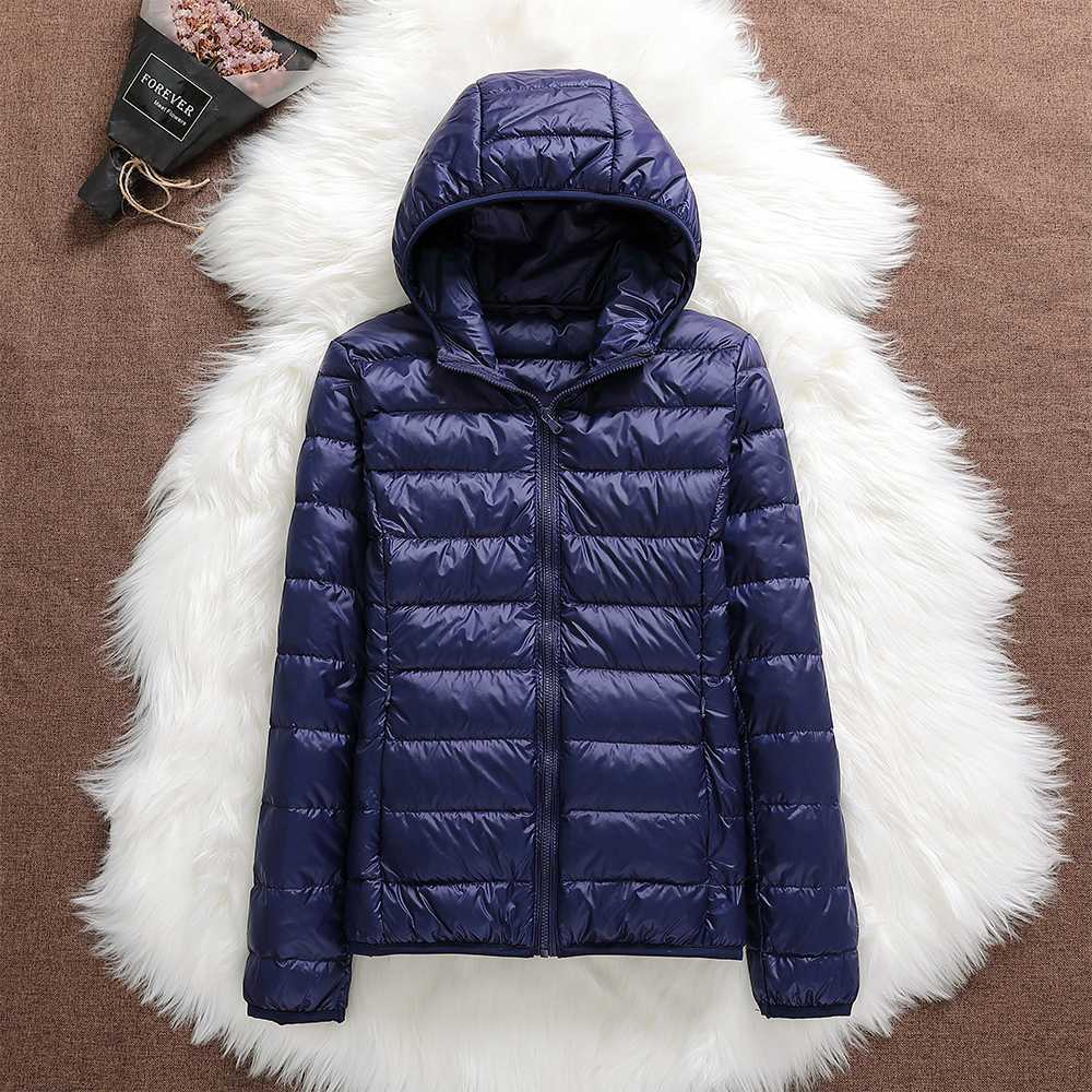Modelo con chaqueta de mujer Nord | Horizoncor México