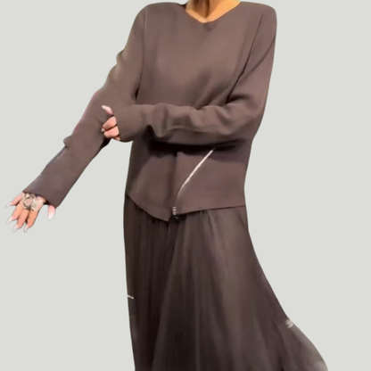 Modelo con vestido elegante Ullé | Horizoncor México