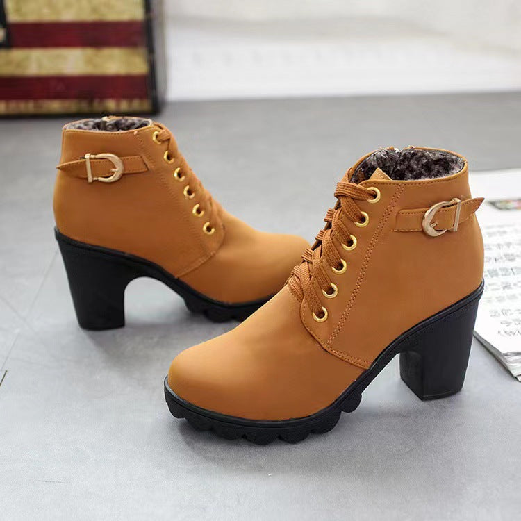 Modelo con botas mujer Carmina | Horizoncor México