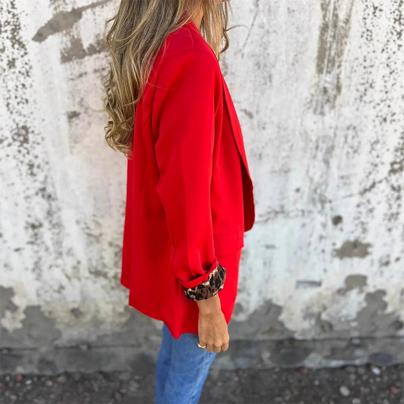 Modelo con blazer mujer Oporto | Horizoncor México