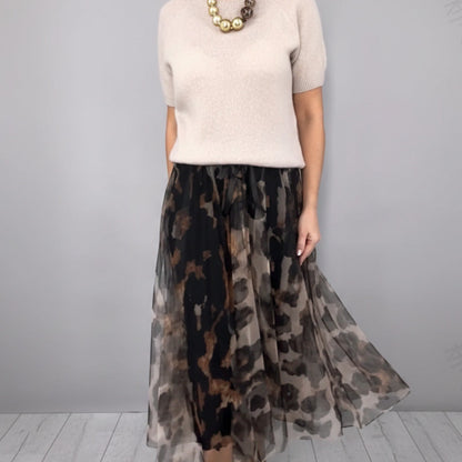 Detalle conjunto de falda y blusa Leo – vista frontal | Horizoncor