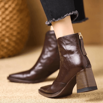 Modelo con tacones mujer Claudia | Horizoncor México