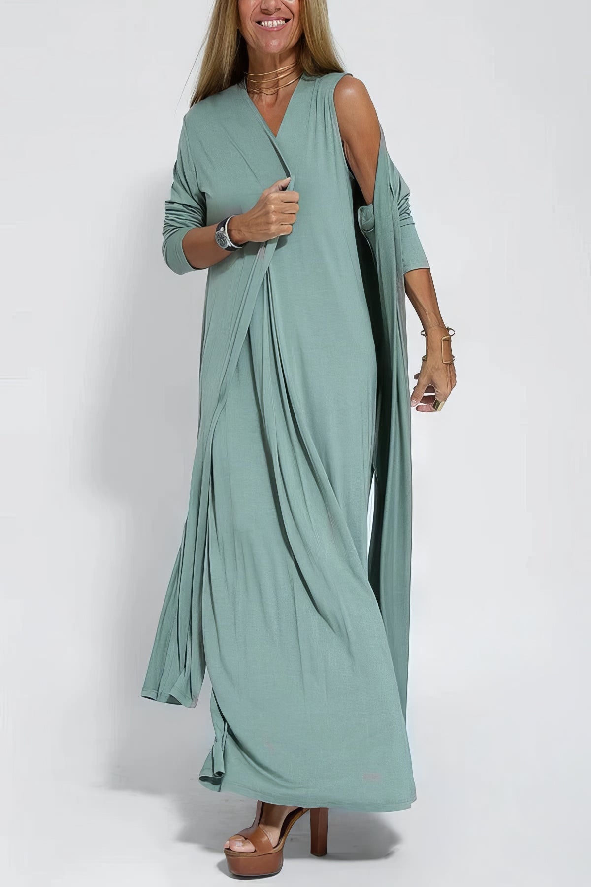 Modelo con vestido largo elegante Natalia | Horizoncor México