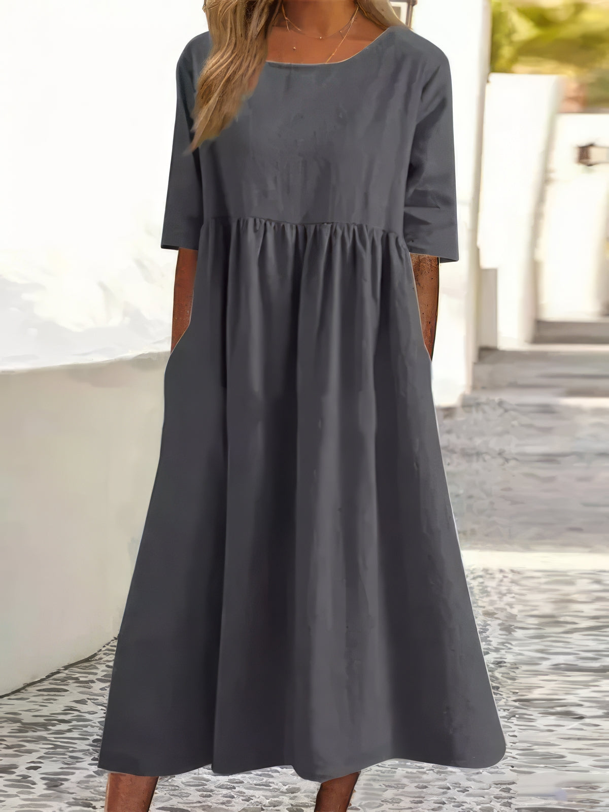 Modelo con vestido elegante Menorca | Horizoncor México